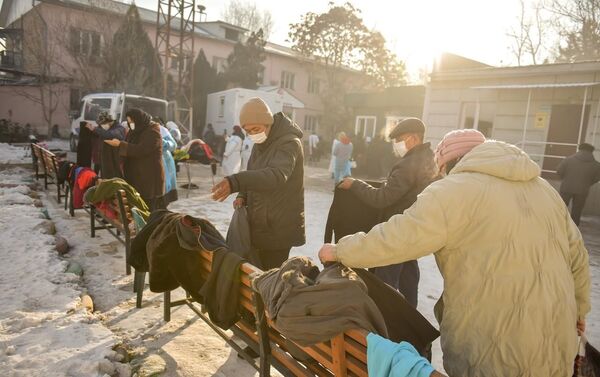 В муниципальном учреждении Коломто прошла акция помощи горожанам без определенного места жительства - Sputnik Кыргызстан