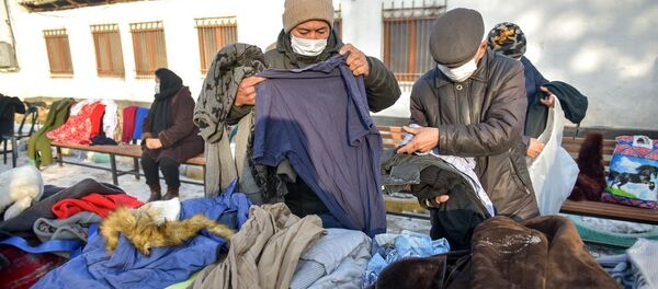 Традиционная акция помощи бездомным Милосердие в Бишкеке - Sputnik Кыргызстан