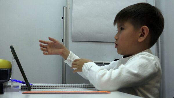 Как семилетний школьник из Бишкека привлек внимание Кремля — видео - Sputnik Кыргызстан