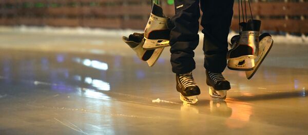 Коньки тееп жаткан адам. Архив - Sputnik Кыргызстан