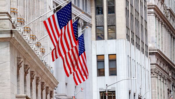 Государственный флаг США на здании Нью-Йоркской фондовой биржи. Архивное фото - Sputnik Кыргызстан