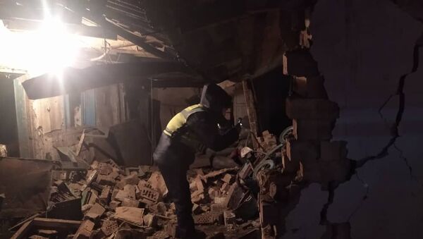 На месте взрыва отопительного котла в одном из домов в Бишкеке - Sputnik Кыргызстан
