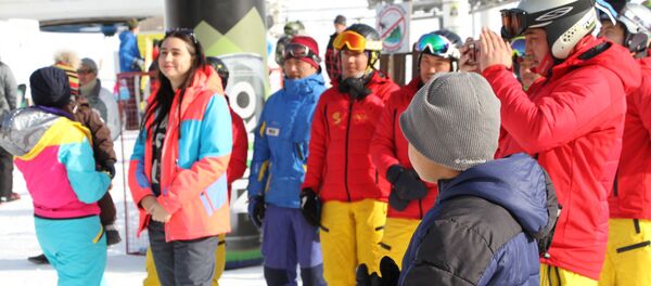 Официальное открытие зимнего туристического сезона на горнолыжном комплексе Чункурчак Официальное открытие зимнего туристического сезона на горнолыжном комплексе Чункурчак - Sputnik Кыргызстан