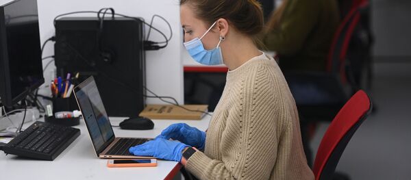 Прием звонков и доставка продуктов на дом для пожилых людей  - Sputnik Кыргызстан