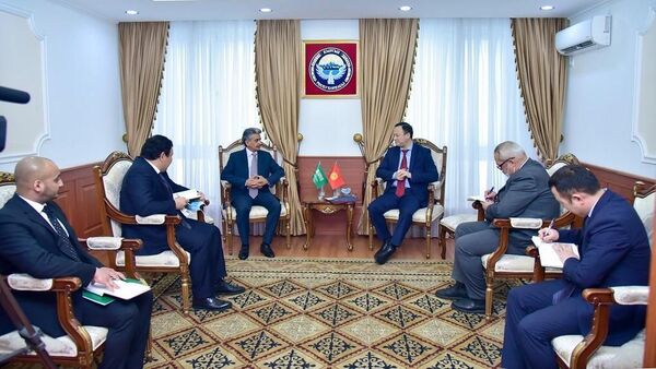 Встреча министра иностранных дел Руслана Казакбаева с послом Саудовской Аравии в КР Абдурахмана бин Саид Аль-Джума - Sputnik Кыргызстан
