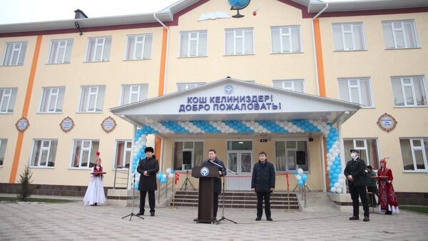 Открытие корпуса школы в Оше, построенный на коррупционные деньги - Sputnik Кыргызстан