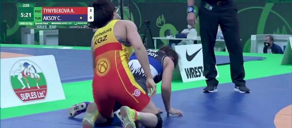 Тыныбекова признана лучшей на Кубке мира в Белграде — видео ее бросков Тыныбекова признана лучшей на Кубке мира в Белграде — видео ее бросков - Sputnik Кыргызстан