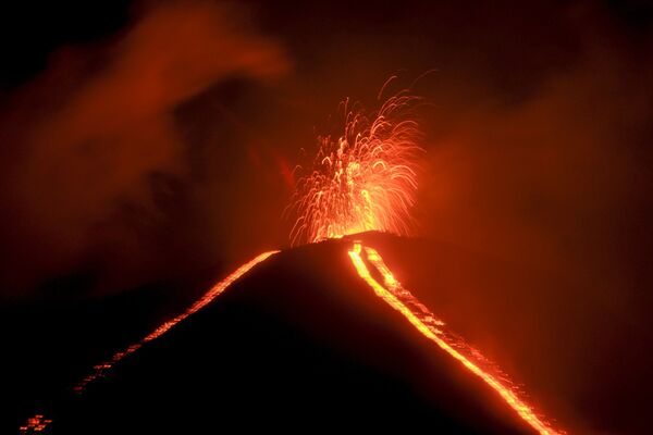 Гватемала өлкөсүндөгү Пакая вулканынын атылышы - Sputnik Кыргызстан