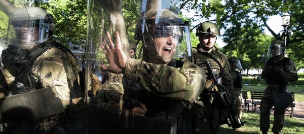 Американские войска собираются во время демонстрации в Вашингтоне, округ Колумбия (США). Архивное фото Американские войска собираются во время демонстрации в Вашингтоне, округ Колумбия (США). Архивное фото - Sputnik Кыргызстан