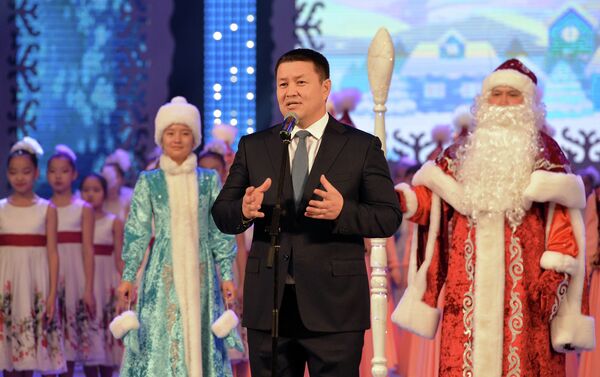 Исполняющий обязанности президента КР Талант Мамытов выступил с поздравлением на президентской елке - Sputnik Кыргызстан