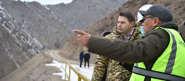 Премьер-министрдин милдетин аткаруучу, биринчи вице-премьер-министр Артем Новиков тоо кен ишканаларында болуп, алардын жумушу менен таанышты - Sputnik Кыргызстан