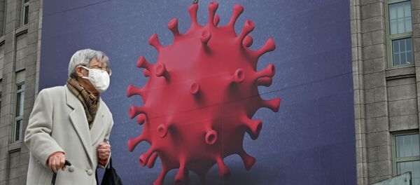 Сеулдун көчөсүндө бараткан улгайган аял - Sputnik Кыргызстан