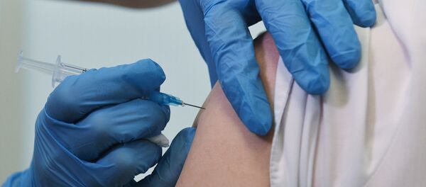 Медайым вакцина сайган  учурда. Архив - Sputnik Кыргызстан