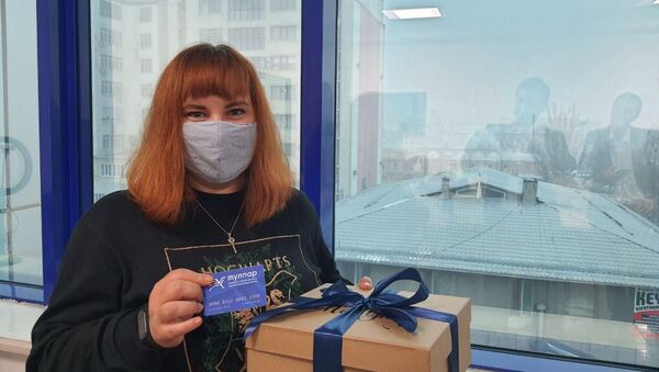 В преддверии нового года команда проекта электронного билетирования в столичном общественном транспорте Тулпар поблагодарила самых активных пользователей проездных карточек - Sputnik Кыргызстан