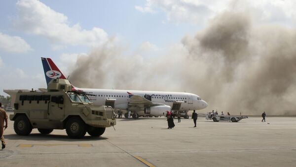 Взрыв в аэропорту Адена на юге Йемена - Sputnik Кыргызстан