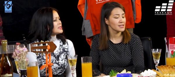 Работники Тазалык на трех языках спели хит из легендарного фильма — видео Работники Тазалык на трех языках спели хит из легендарного фильма — видео - Sputnik Кыргызстан