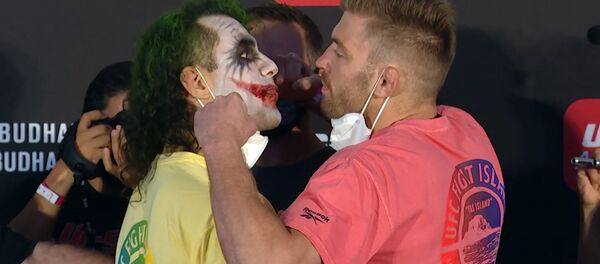 Был даже Джокер — видео лучших дуэлей взглядов на UFC в 2020 году - Sputnik Кыргызстан