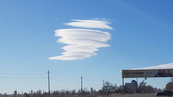 Необычное облако над Чолпон-Атой - Sputnik Кыргызстан