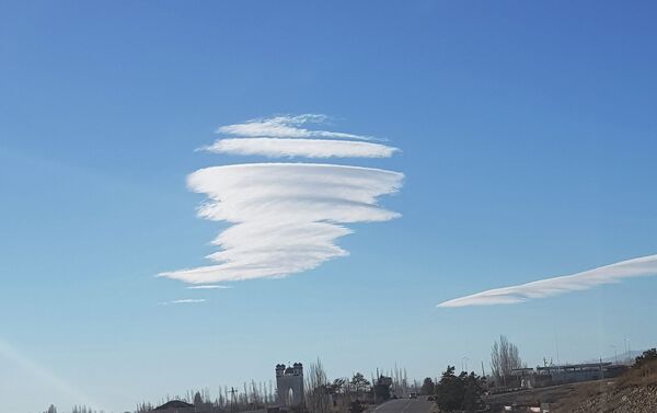 Над Чолпон-Атой сегодня появилось вот такое необычное облако - Sputnik Кыргызстан