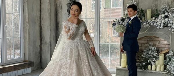 Эркин күрөш боюнча дүйнө чемпиону Улукбек Жолдошбеков жубайы менен - Sputnik Кыргызстан