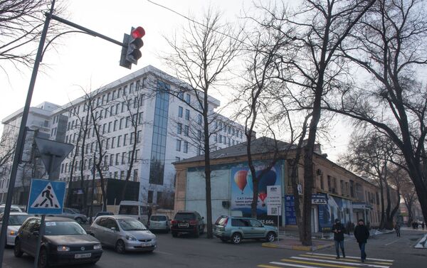 В Бишкеке на пересечении проспекта Чуй и улицы Панфилова появился светофор - Sputnik Кыргызстан