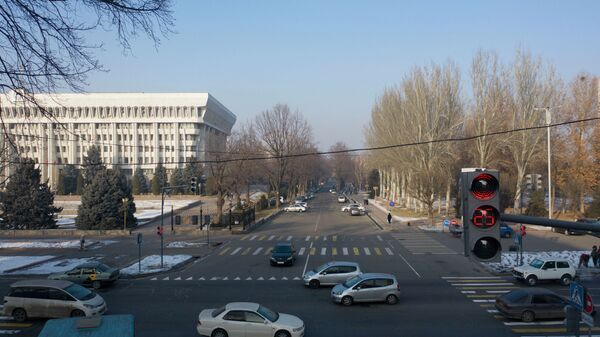 Светофор у здания Жогорку Кенеша - Sputnik Кыргызстан