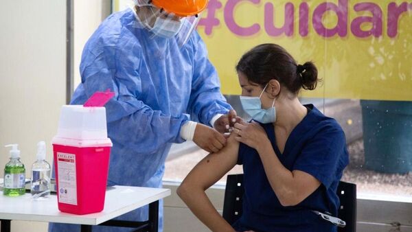 Вакцинация российской вакциной от коронавируса в Аргентине - Sputnik Кыргызстан