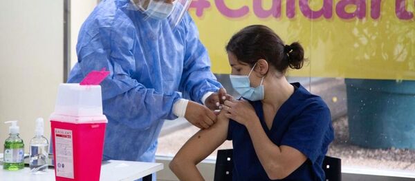 Вакцинация российской вакциной от коронавируса в Аргентине - Sputnik Кыргызстан
