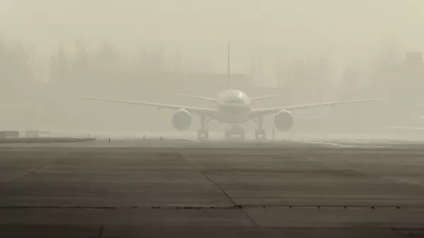 Коюу туман учурунда каттамдар кармалган учак. Архив  - Sputnik Кыргызстан