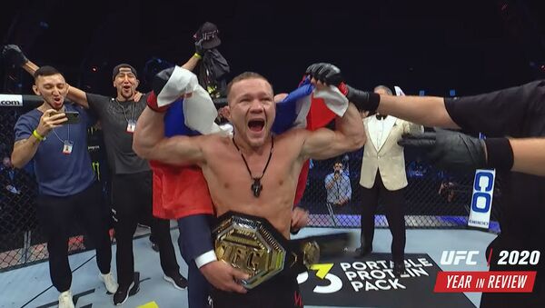 Новые чемпионы и уход Хабиба — видео ярких моментов UFC в 2020 году - Sputnik Кыргызстан