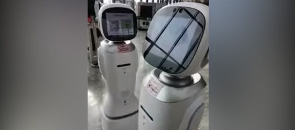 Кытай: окурман талашып, кайым айтышкан роботтор. Жылмаюу чакырган видео - Sputnik Кыргызстан