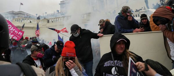 Вашингтондогу полиция менен Дональд Трамптын тарапташтарынын кагылышуусу - Sputnik Кыргызстан