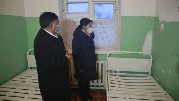 Вице-премьер-министр Эльвира Сурабалдиева ознакомилась с состоянием ГСВ № 9  - Sputnik Кыргызстан