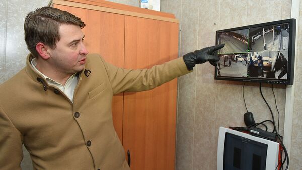 И.о. премьер-министра Артем Новиков во время посещения КПП Чон Капка в Таласской области - Sputnik Кыргызстан