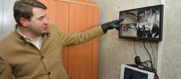 И.о. премьер-министра Артем Новиков во время посещения КПП Чон Капка в Таласской области - Sputnik Кыргызстан