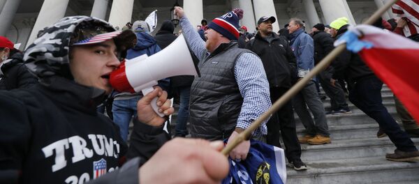 Акция протеста сторонников Д. Трампа в Вашингтоне - Sputnik Кыргызстан