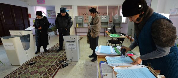 Подготовка избирательных участков к выборам президента КР в Арашане - Sputnik Кыргызстан