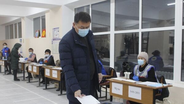 Голосование на досрочных выборах президента и референдуме в Баткене - Sputnik Кыргызстан