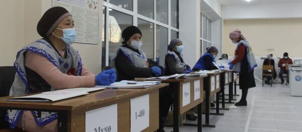 Голосование на досрочных выборах президента и референдуме в Баткене - Sputnik Кыргызстан