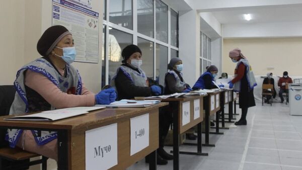 Голосование на выборах президента и референдуме в Баткене - Sputnik Кыргызстан