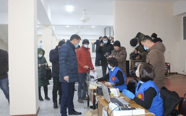 В Баткене с утра открылось 10 избирательных участков - Sputnik Кыргызстан