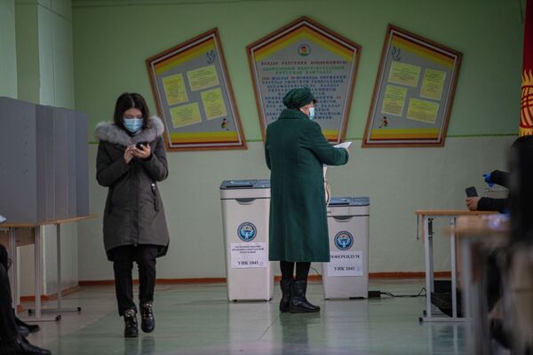 Ход голосования на выборах президента и референдума в Бишкеке - Sputnik Кыргызстан