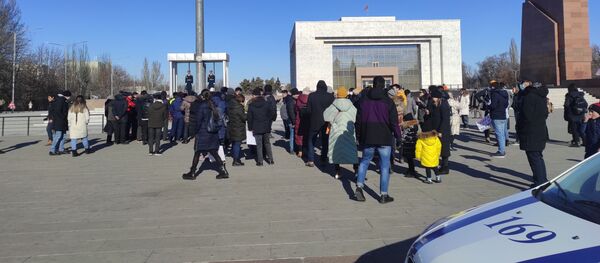 В Бишкеке проходит очередной мирный марш против изменения Основного закона страны - Sputnik Кыргызстан
