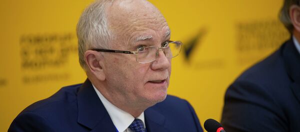 Заместитель председателя Комитета Совета Федерации по международным делам Фарит Мухаметшин во время брифинга в мультимедийном пресс-центре Sputnik Кыргызстан - Sputnik Кыргызстан