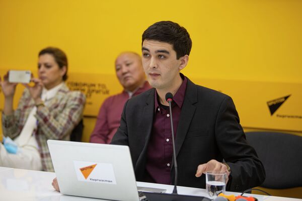 Модератор мероприятия Алимджан Валиев - Sputnik Кыргызстан