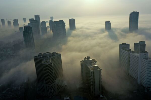 Израильский город Тель-Авив окутанный утренним туманом - Sputnik Кыргызстан