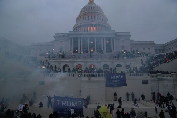 Акция протеста сторонников Трампа в Вашингтоне  - Sputnik Кыргызстан