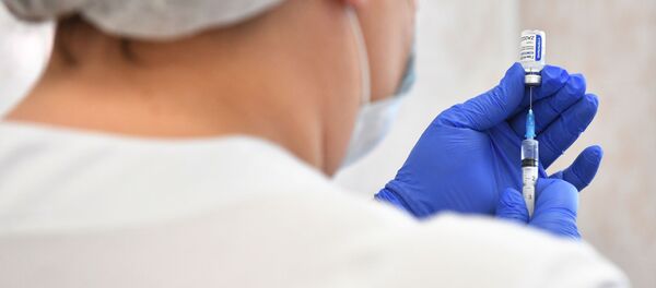 В Москве началась вакцинация от COVID-19 для людей старше 60 лет - Sputnik Кыргызстан