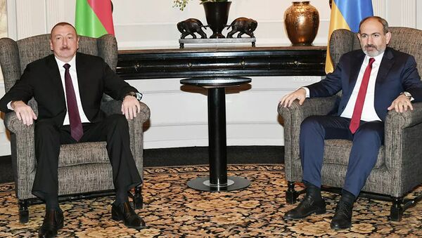 Встреча президента Азербайджана Ильхама Алиева и премьер-министра Армении Николы Пашиняна - Sputnik Кыргызстан