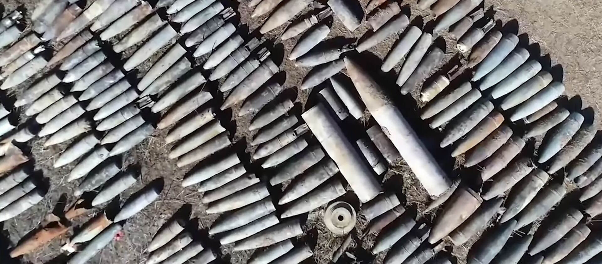 Тизилген жан алгычтар. Карабахтын аянтын жарылуучу заттардан тазалаган видео - Sputnik Кыргызстан, 1920, 11.01.2021